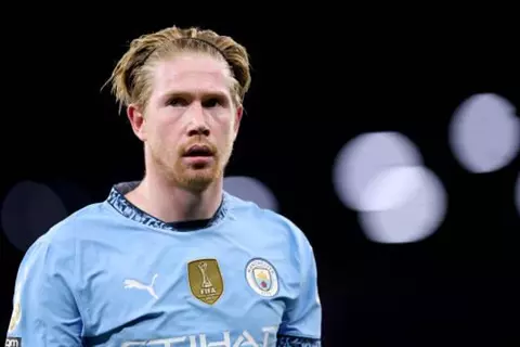 وسط مزاحمة شيكاغو فاير.. تقرير: نابولي ينتظر رد دي بروين النهائي